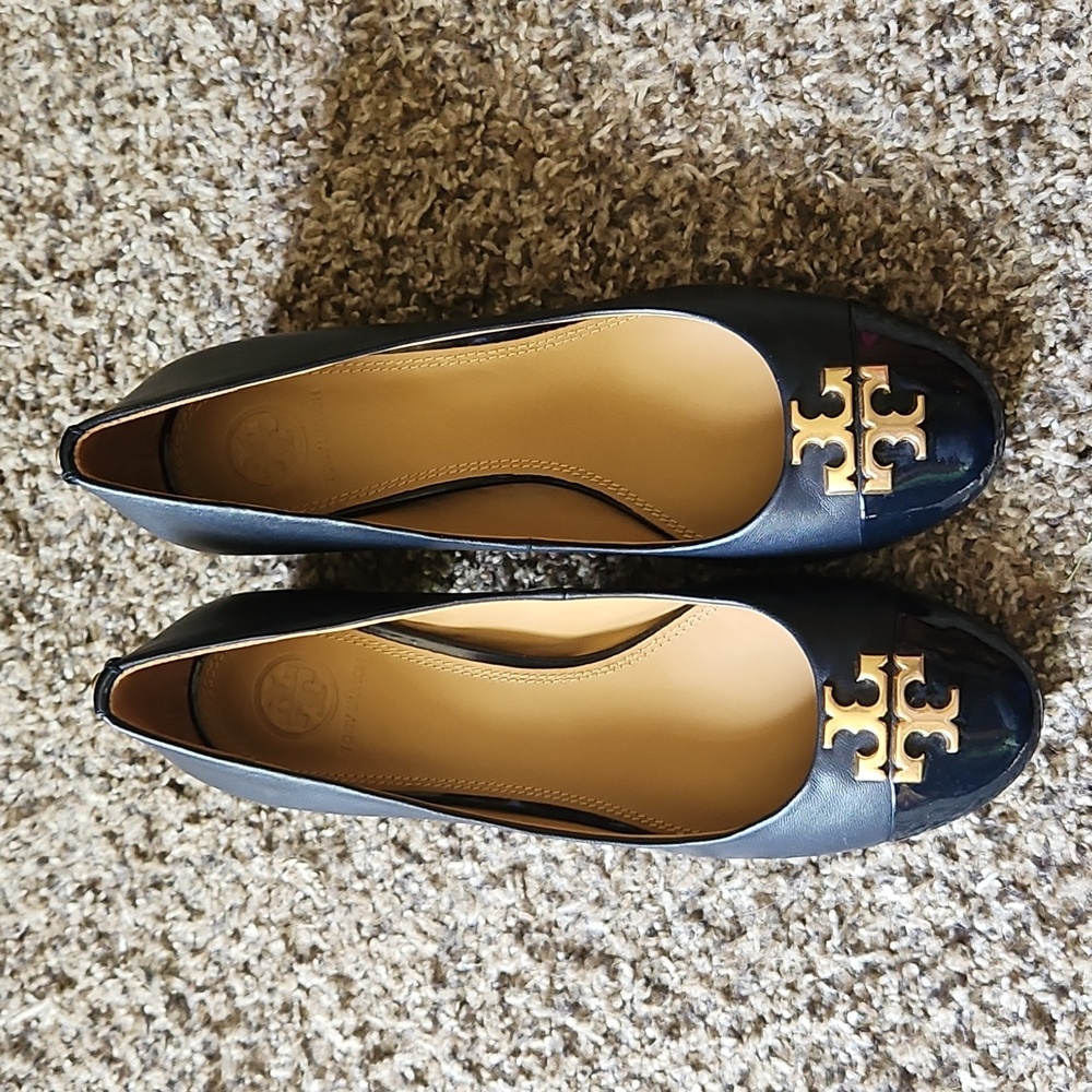 New Tory Burch Everly block heel size 7 Navy Blue